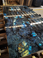 Plan de travail de cuisine en granit naturel de luxe Stonelink, design moderne, dalles bleues de labradorite lemurienne polies