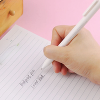 Stylo bille sport en plastique avec logo personnalisé, impression UV, corps coloré, écriture fluide 1,0 mm pour fournitures de bureau
