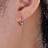 Boucles d'oreilles Kirin en argent 925 véritable plaqué rhodium, vente en gros, clous d'oreilles tendance avec zircon bleu, boucles d'oreilles fines, créoles Huggie