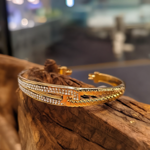 Brazalete de moda en acero inoxidable 316L con baño de oro PVD e incrustaciones de cristal para mujer, accesorio de joyería. - Product Image 3