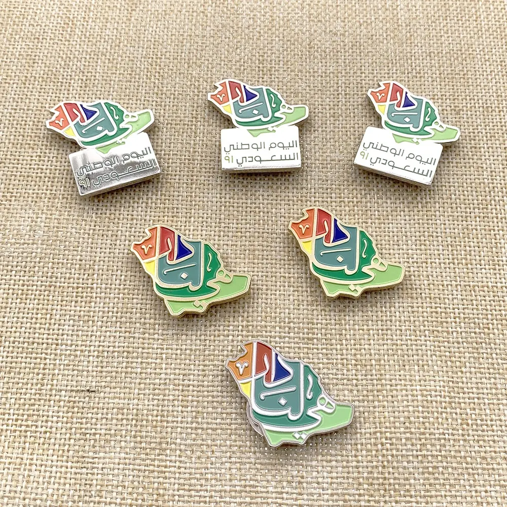 Pin kerah Lapel Hari Nasional Arab Saudi emas perak Enamel terbaru kustom pabrik dengan Magnet