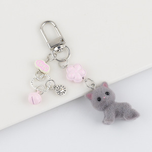 卸売のかわいい柔らかい多色子猫ぬいぐるみキーホルダー、フラワーベルモデル、目を引く普段使いにぴったりなアクセサリー - Product Image 6