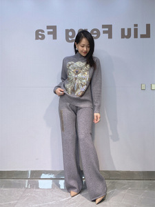 Ensemble deux pièces pour femme, style hiver, pull en tricot à col montant orné de strass, résistant, et pantalon large à taille élastique. - Product Image 5