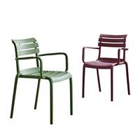 Chaise de salle à manger empilable en PP coloré, dossier à lattes, style nordique moderne, ergonomique, pour restaurant, café, bistrot, hôtel, vente en gros
