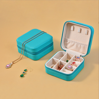 Boîte à bijoux portable en cuir PU personnalisée petit organisateur d'accessoires de voyage pour femmes conteneur de stockage pour boucles d'oreilles bagues