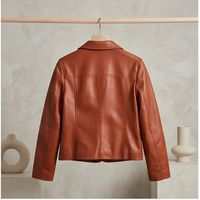 Veste en cuir véritable marron caramel sur mesure pour femme, style costume, avec revers, poches cargo symétriques à double rabat, manteau en peau d'agneau pour le quotidien