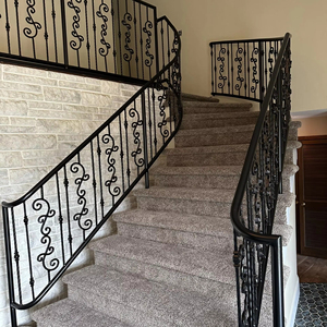 Nhà máy cung cấp tùy chỉnh ban công lan can ngoài trời kim loại thép tay vườn hàng rào cầu thang lan can rèn sắt ban công hàng rào tấm - Product Image 1