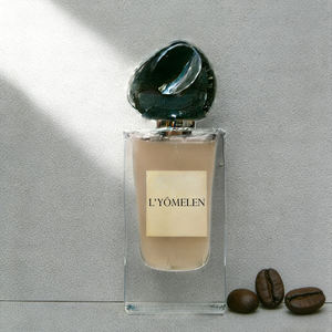 Perfume en Spray de Fórmula Floral Limpia para Todo el Día, Aroma Duradero a Especias, Madera y Cuero, Unisex, Líquido, Moderno y de Lujo - Product Image 1