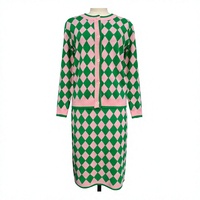 Vente en gros de cardigan pour femmes personnalisé à col rond avec manches longues et ensemble deux pièces en tricot jacquard à motifs diamants doux