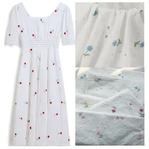 Robe de printemps en coton pur et tissu brodé, ajouré, avec fil de coton