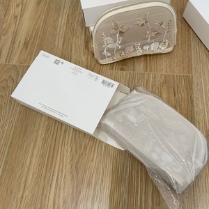 Bolsa de Cosméticos Abierta/Cerrada de Moda para Mujer, Nueva con Bordado de Mariposa, Material de Malla Práctico para Guardar Artículos de Aseo y Dulces - Product Image 5