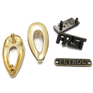 Fabrication d'étiquette de <span class=keywords><strong>mots</strong></span> ronds en métal armé personnalisée étiquette de logo en métal de marque de jeans gravée en métal - Product Image 4