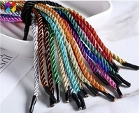 Vente en gros de corde d'emballage en polyester durable à 3 brins torsadés ronds de 4 mm avec poignée portable pour sac cadeau