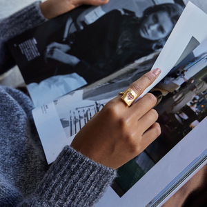 Anillo de Cartas de Póker en Forma de Corazón, Chapado en Oro, con Circonitas Rojas, Joyería de Moda Unisex, Regalo - Product Image 3