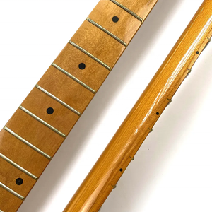 Mástil de guitarra ST de arce natural tostado de 9.5 pulgadas con acabado Nitro brillante y 22 trastes en venta - Product Image 4