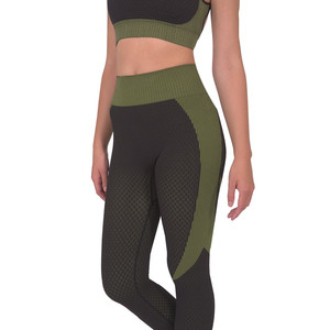 Trois <b>Seamless</b> <b>Legging</b> - Black With Green - Product Image 4