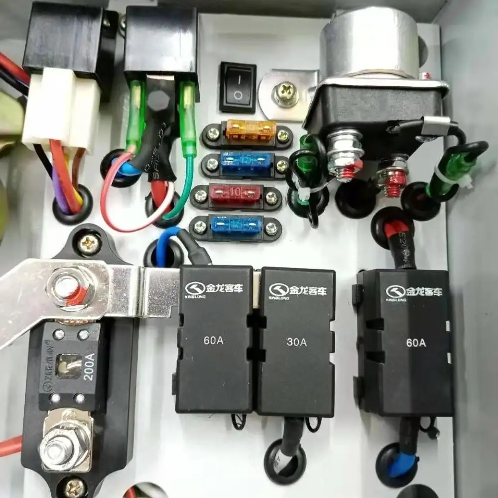 CQ2025A नियंत्रण बॉक्स बिजली स्विच 238600082 KINGLONG बस भागों के लिए 24V बिजली स्विच नियंत्रण बॉक्स