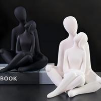 Statuette en céramique, sculpture artisanale en porcelaine, couple enlacé, décoration d'étagère, de table ou de bureau, art déco pour le salon