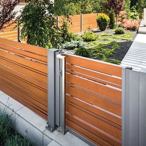 Zwaar uitgevoerde aluminium opritpoort voor buiten, residentiële beveiliging, moderne ingang, sterk metalen frame, duurzaam, weerbestendig, langdurig - Product Image 1