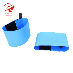 Brassard de capitaine personnalisé pour le football Design personnalisé avec outil d'entraînement élastique réglable d'usine imprimé de logo - Product Image 5