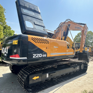 Excavadora de cadenas Hyundai 220LC-9S usada, de 22 toneladas, con pocas horas de uso, en venta. - Product Image 3