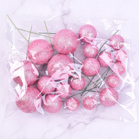 Décorations de gâteaux avec des boules dorées et argentées, décorations de table pour fêtes d'anniversaire, macarons ronds colorés.