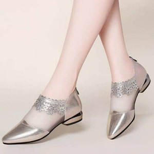 Sandalias de malla de tacón bajo de verano 2025 para mujer, zapatos individuales versátiles con tacones gruesos, diseño hueco transpirable para madres - Product Image 5