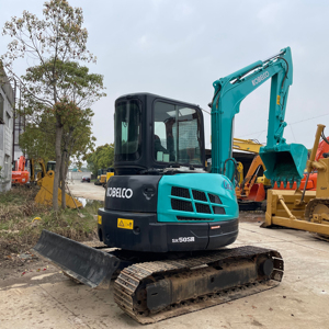 รถขุดมือสอง KOBELCO SK50 5 ตัน ประสิทธิภาพดี รถขุดไฮดรอลิกแบบตีนตะขาบ มีจำหน่ายที่ลานจอดรถเซี่ยงไฮ้ - Product Image 1