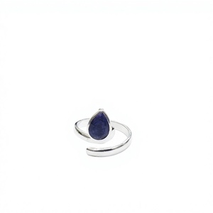 Bague ajustable minimaliste en argent 925 avec saphir, forme goutte d'eau, sertissage clos, bijou unisexe pour usage quotidien - Product Image 2
