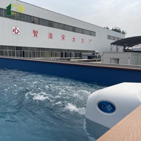 Grande piscine en conteneur maritime modifié de 40 pieds avec fenêtre en verre, structure en acier, revêtement en FRP - Design industriel pour usage en villa