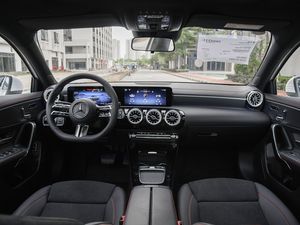 El 2025 Mer cede s-Ben Z A180L, 1,3 T, 136PS, un sedán de lujo con una apariencia elegante, ofrece grandes ofertas y tiene un buen precio. - Product Image 4