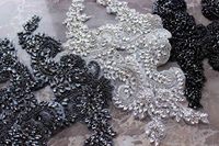 Свадебная кружевная аппликация в форме 3D цветка, с плоским основанием, термоклеевая, со стразами, хрустальной вышивкой, ручной работы, с пайетками и бисером, для отделки лифов