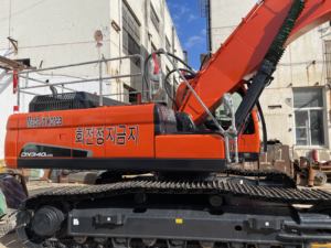 Excavatrices d'occasion Doosan DX340LCA, 30 tonnes, 34 tonnes, DX300, DX225LCA, DX225, grandes excavatrices lourdes à vendre, avec accessoire tarière - Product Image 2