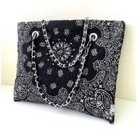 Sac fourre-tout matelassé imprimé bandana avec bandoulière chaîne, grand sac à bandoulière Paisley pour femme, sac à main de voyage esthétique