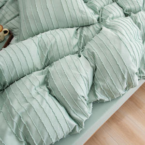 Luxuriöses 3PCS Micro fiber Tufted Bettbezug-Set Tufted Textured Embroidery Bedding Classic Style Woven Technique 200TC Quilts - Product Image 4