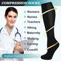 Échantillon gratuit de chaussettes de compression sportives mi-hautes 15-20 mmHg avec logo personnalisé, chaussettes de compression pour femmes 15-20 mmHg pour le soutien de la circulation