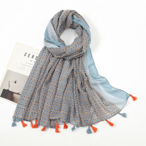 Vente chaude Mode Longue <span class=keywords><strong>Femme</strong></span> Écharpe Fleur et Géométrie Imprimé Hijab Viscose Glands Châle - Product Image 2