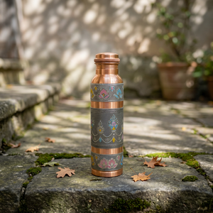Botella de Agua Ecológica de Cobre Puro Cepillado Premium con Diseño Floral Meenakari Plateado, 100% Hermética, Ayurvédica, para el Hogar - Product Image 5