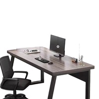 Bureau de direction moderne et personnalisable en taille et couleur, combiné avec une chaise, design rectangulaire robuste et durable