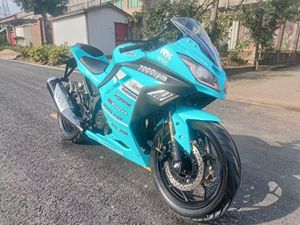 Motocicleta Usada de Gasolina Junior de 200cc, Motor Deportivo de 200 Pulgadas Cúbicas, Potente Rendimiento para Paseos Emocionantes Motor sin Escobillas E - Product Image 4