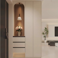 Meuble à chaussures haut de gamme sur mesure avec espace de rangement dédié pour bottes, idéal pour les entrées de villas de luxe, pour bottes longues et chaussures en cuir