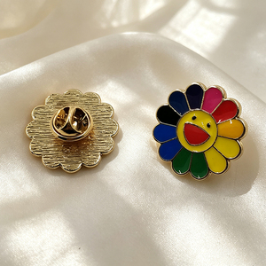 Ensemble de pin's en émail mignons à l'effigie de dessins animés, avec motifs soleil, arc-en-ciel, panda, abeille, fleur, gâteau, badges métalliques pour accessoires de mode - Product Image 5