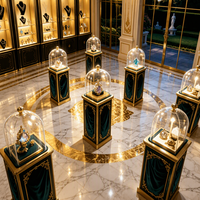 Présentoir à bijoux de style antique de luxe, vitrine à bijoux avec dôme en verre et bordure dorée pour boutique haut de gamme