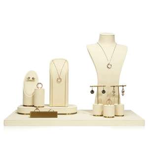 Expositor de Lujo Personalizado para Joyería: Soporte para Collares y Anillos para Escaparates de Joyería - Product Image 4