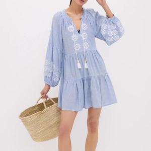 Vestidos de Verano al por Mayor para Mujer, Vestidos Casuales Holgados y Modestos, Vestido Mini con Cuello en V, 100% Algodón, Bordado Floral - Product Image 1