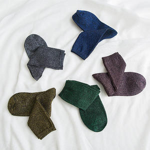 Jingwen Oem Calcetines De Lurex Gold Silver Crew Shimmer Glitter Shiny Chaussettes pour femmes - Product Image 2