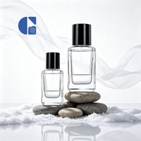 Flacon de parfum en verre personnalisé avec logo, 50 ml, 30 ml, transparent, carré, rechargeable, vaporisateur cosmétique avec bouchon noir