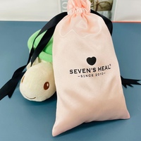 Pochette cadeau en satin avec cordon de serrage, logo personnalisé, sac cosmétique en soie rose avec ruban noir pour l'emballage de parfums, bijoux et produits de beauté