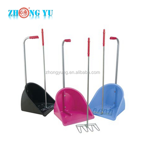 Recogedor de estiércol ergonómico Horse Stable Mate con mango metálico y rastrillo - Nuevo - Product Image 4