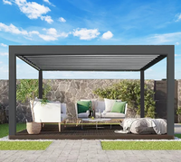 Pergola bioclimatique motorisée en aluminium avec toit à lames orientables et rétractables, étanche, résistante au vent, avec drainage intégré pour villa